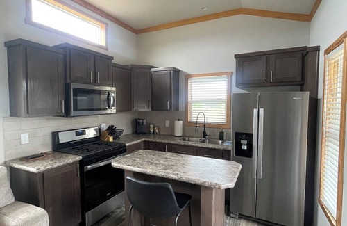 Lampasas House | Tiny Home- Dog Friendly, Gated Yard