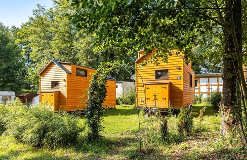 Kloster Lehnin House | Tiny Home 'Evita' with Private Garden, Wi-Fi and Air Conditioning