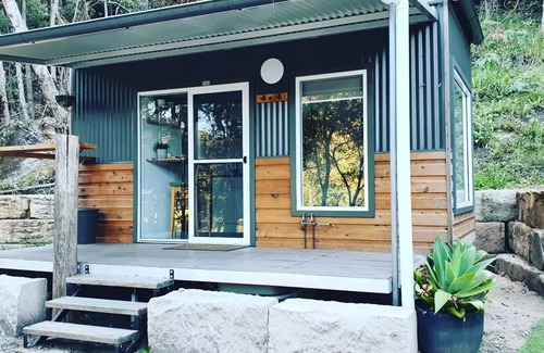 Wheeny Creek Cabin | Tiny home for two, spa bath, fire pit, relax and escape in the Colo River valley