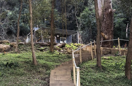 Wheeny Creek Cabin | Tiny home for two, spa bath, fire pit, relax and escape in the Colo River valley