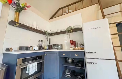 Ellenville Cabin | Tiny Home, King Bed & Hot Tub, Unit B