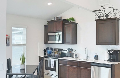 Centerton House | Tiny Home near MTB Trails, Wal-Mart HQ, Sleeps 6+