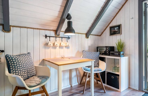 Emmelsbuell-Horsbuell House | Tiny Home 'Vogelkoje' with Shared Terrace, Shared Garden and Wi-Fi