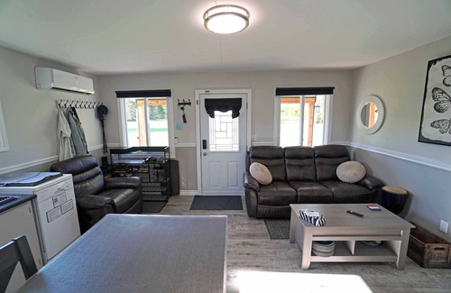 Bouvet Island House | Tiny Home w/modern décor. Great retreat for relaxing and exploring the Peninsula