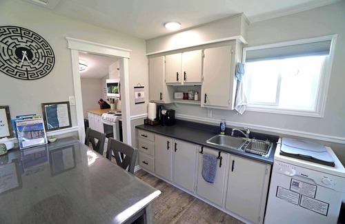 Bouvet Island House | Tiny Home w/modern décor. Great retreat for relaxing and exploring the Peninsula