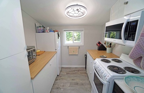 Bouvet Island House | Tiny Home w/modern décor. Great retreat for relaxing and exploring the Peninsula