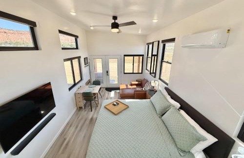 Kanab House | Tiny Home w Panoramic Views Hot Tub Near Zion