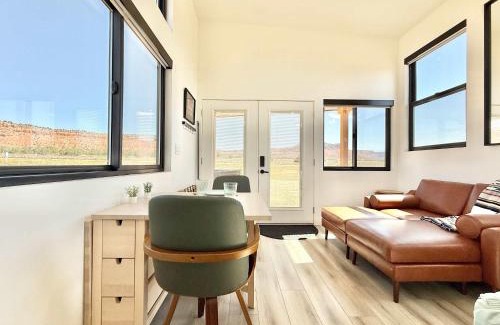 Kanab House | Tiny Home w Panoramic Views Hot Tub Near Zion