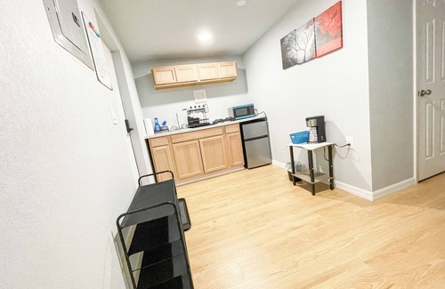 Pinellas Park House | Tiny house No. 3 Charming 1-bedroom, Kitchen in fabulous Pinellas Park with AC