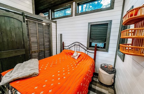 Green Hill Other | Tiny house on Lake with AHMAZING view!