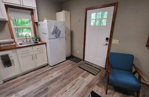 Anderson Cottage | ❤️ Tiny House with Creek Access ❤️