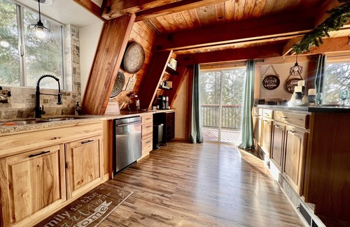 Springville Cabin | Tiny Trees Cabin (Giant Sequoias)
