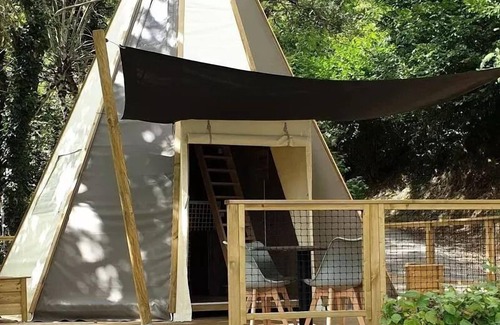 Laussac Cabin | Tipi home 34m² (3 bedrooms) without sanitary facilities sleeps 5