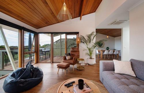 Cape Schanck Villa | TJ's Tree House with Ocean Views