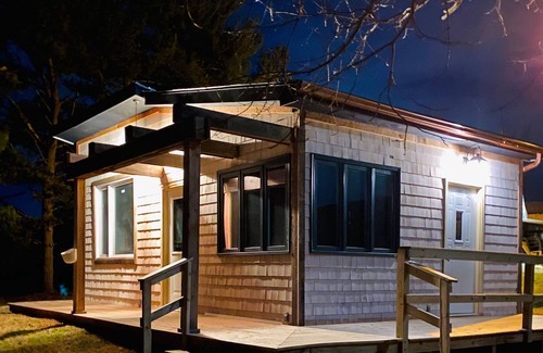 McArthur Cottage | Toasted Marshmallow (w/fast internet) & baby goats! Farm 20 min to Hocking Hills