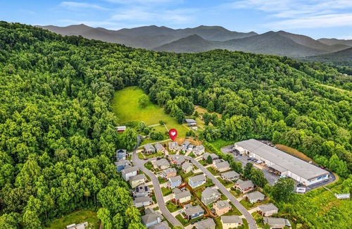 Swannanoa House | Toddler Friendly Mountain Views at Barley Bungalow AVL