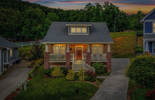 Swannanoa House | Toddler Friendly Mountain Views at Barley Bungalow AVL