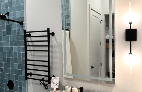 Cumming Apartment | Toile & Bubble Orange and Clove Suite