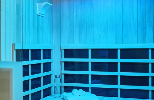 Cumming Apartment | Toile & Bubble Orange and Clove Suite