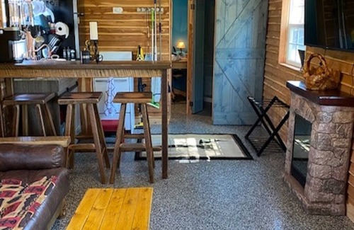 Hamersville Cabin | Tom & Jerri's Rustic Cabin located on the lake