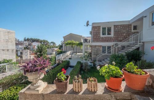 Sveti Stefan Apartment | Tomy Garden House