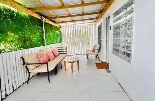 Nuku'alofa House | Tonga Cottage - Entire Place 4 Bedrooms with Aircon