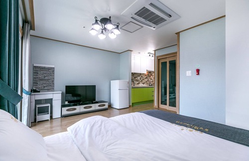 Urikkae Hotel | Tongyeong Beach Castle Hotel