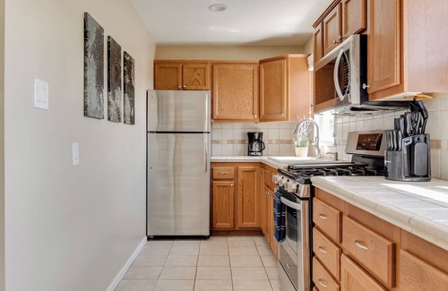 Zaferia Apartment | Top Floor Apt w/Desk Space , 1-BR w/Work Area and Full Kitchen