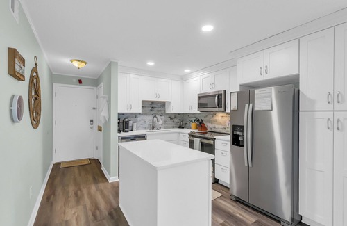 North Myrtle Beach Condo | Top Floor-Corner Unit-2BD Ocean View-Elevator and Outdoor Pool