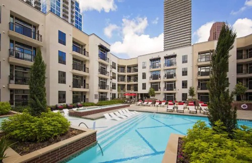 Downtown Houston Apartment | Top Floor Downtown 1x1 Just Feet From Metrorail