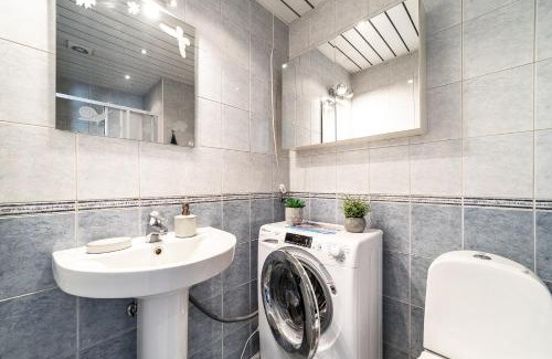 Kesklinn Apartment | Top floor near ferry terminal - free parking
