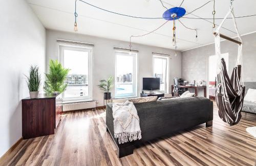Kesklinn Apartment | Top floor near ferry terminal - free parking