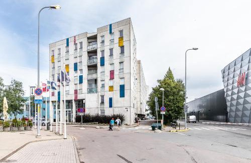 Kesklinn Apartment | Top floor near ferry terminal - free parking