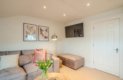 Buxton Apartment | Top Floor - Pavilion View Apartment