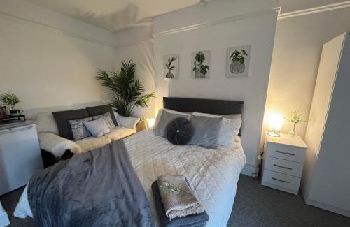 Hereford House | Top Floor Suite - Cedar House