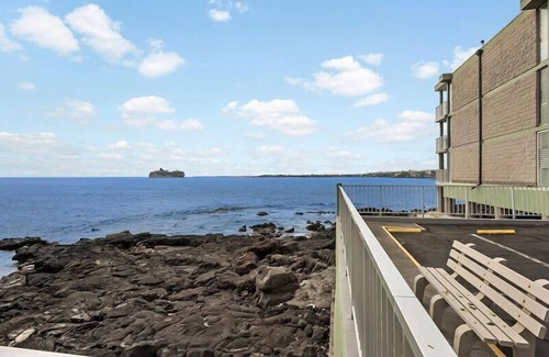 Kailua-Kona Condo | 🏖️Top Floor with Ocean Views| Convenient Location🏖️
