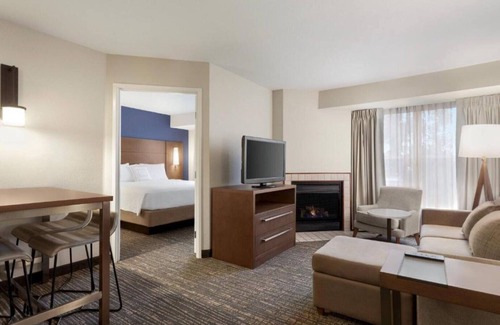 Nut Tree House | TOP NEWLY RENOVATED VACAVILLE HOTEL MINUTES FROM TRAVIS AFB