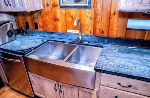 Borden Ski Chalet | Top of the Rock
