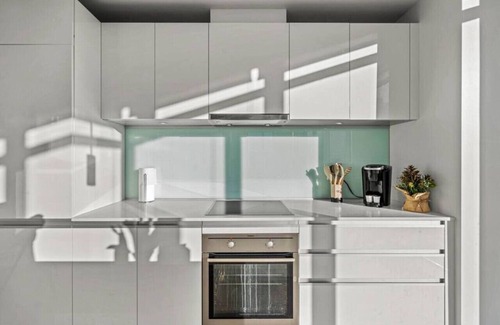 Victoria Park Apartment | Top Rated (2%) Luxury Suite » Free Wine » Parking