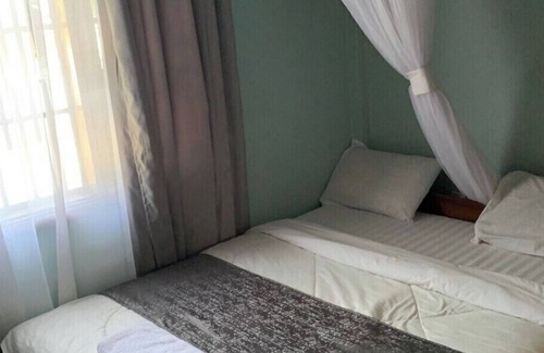 Kisumu Hotel | Torchys Lounge Hotel in Kisumu Unit 11