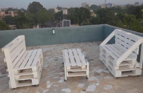 Mali Apartment | Torobali IMMO Studio 7- Modern & Bright- Central Bamako - WIFI & Solar Power