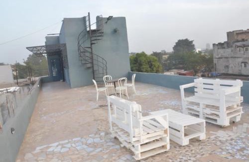 Mali Apartment | Torobali IMMO Studio 7- Modern & Bright- Central Bamako - WIFI & Solar Power