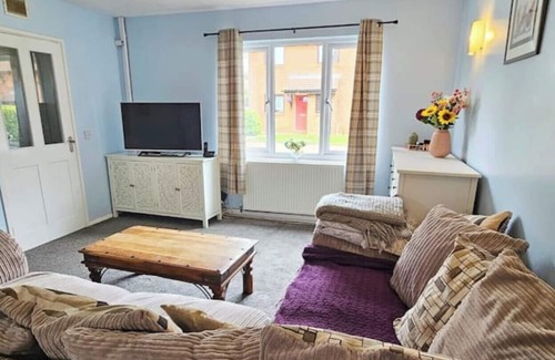 Bicester House | Tortoise Haven Bicester: Quiet home with garden