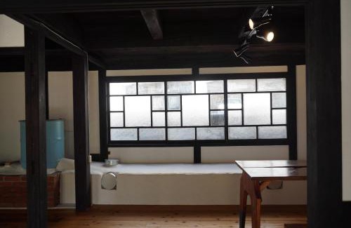 Kochi House | TOSAYAMA BASE 清流沿いの里山 古民家貸切 高知市街地より車で約20分