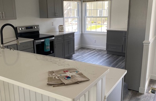 North End House | Totally re-done! Spacious, bright 3 bedroom, 2 1/2 bath two story townhouse