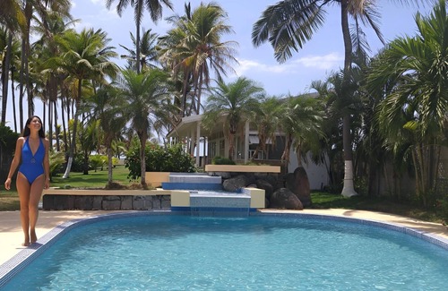 Barranca House | Toucan Family Bungalow at Jane's Beach Resort