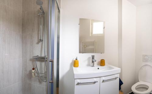 Saint-Martin-du-Littoral Apartment | Tous à la Plage Lit King Size