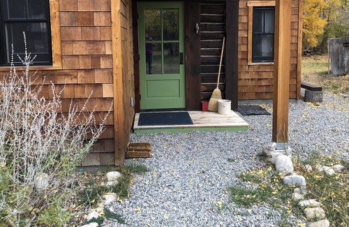 Buena Vista Cabin | Town Hut - Cozy haven on BV's mountain side, EV charging