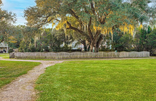 Ladson House | Townhome 3 Mi to Wescott Park & Golf Course!