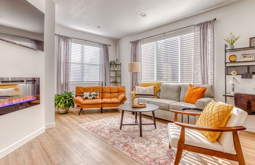 Troutdale House | Townhome with fireplace, game room, washer/dryer, firepit & yard